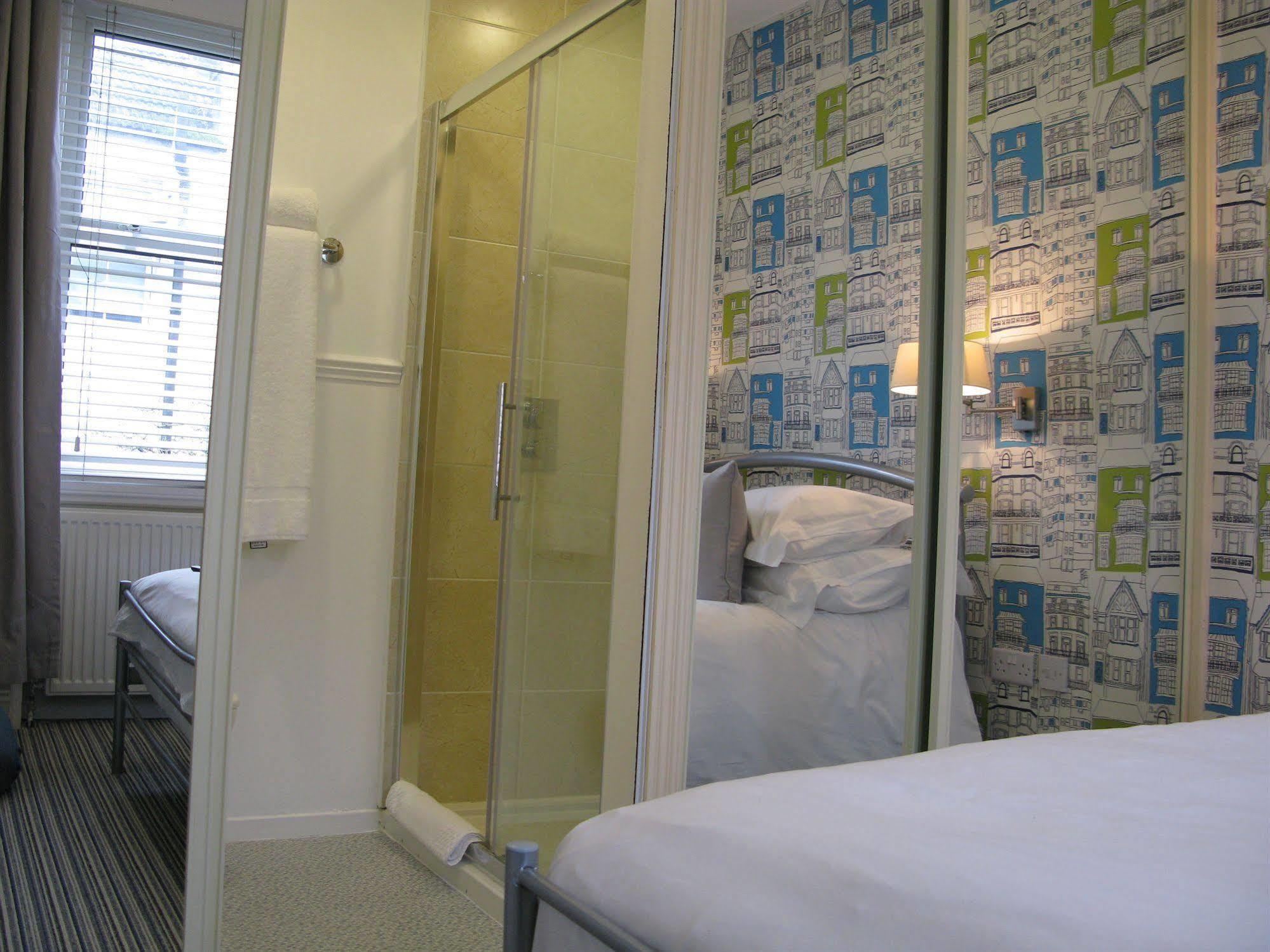 Oyo Lifestyle Hotel Sea Breeze Brighton Eksteriør billede