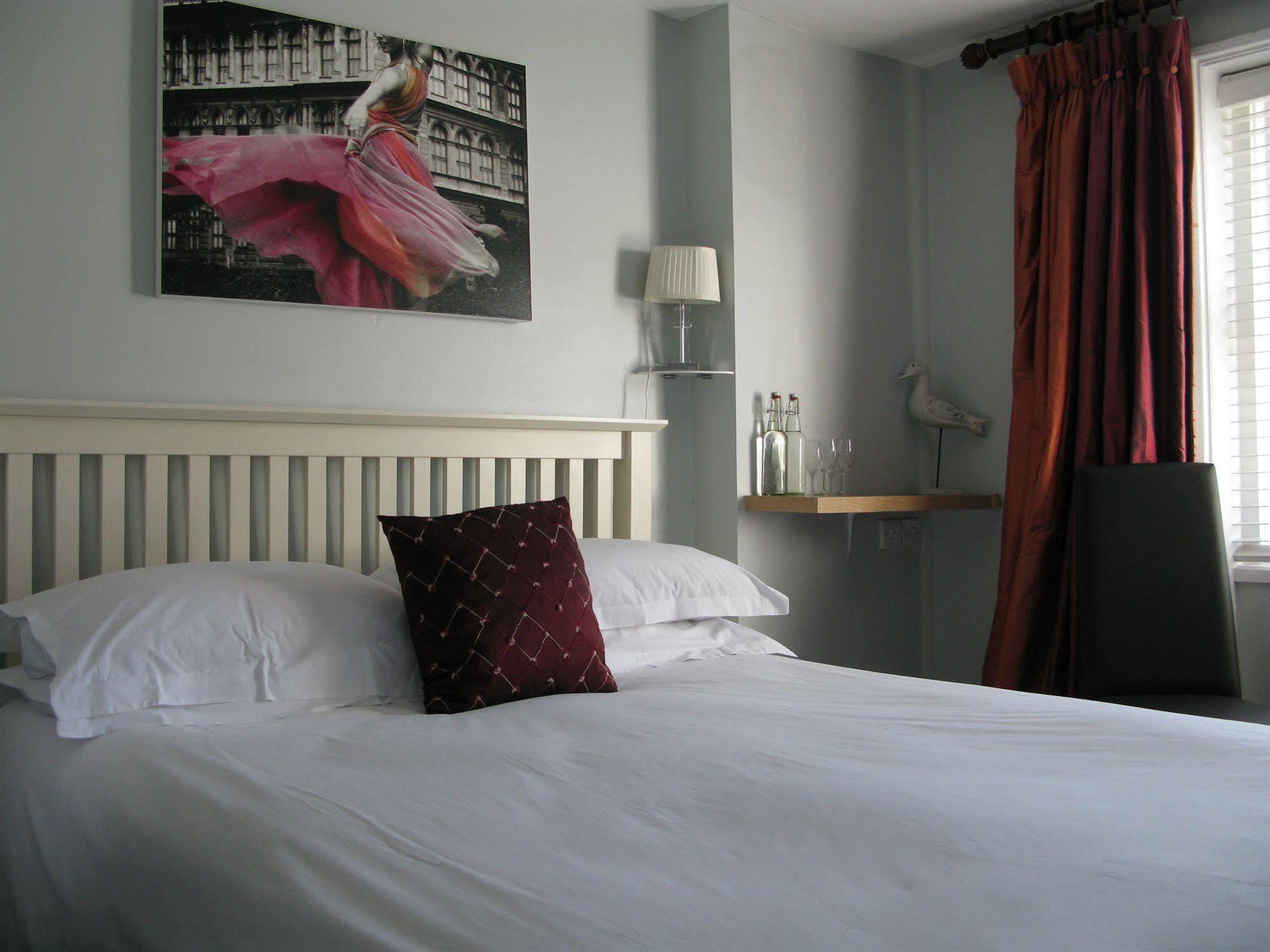 Oyo Lifestyle Hotel Sea Breeze Brighton Eksteriør billede