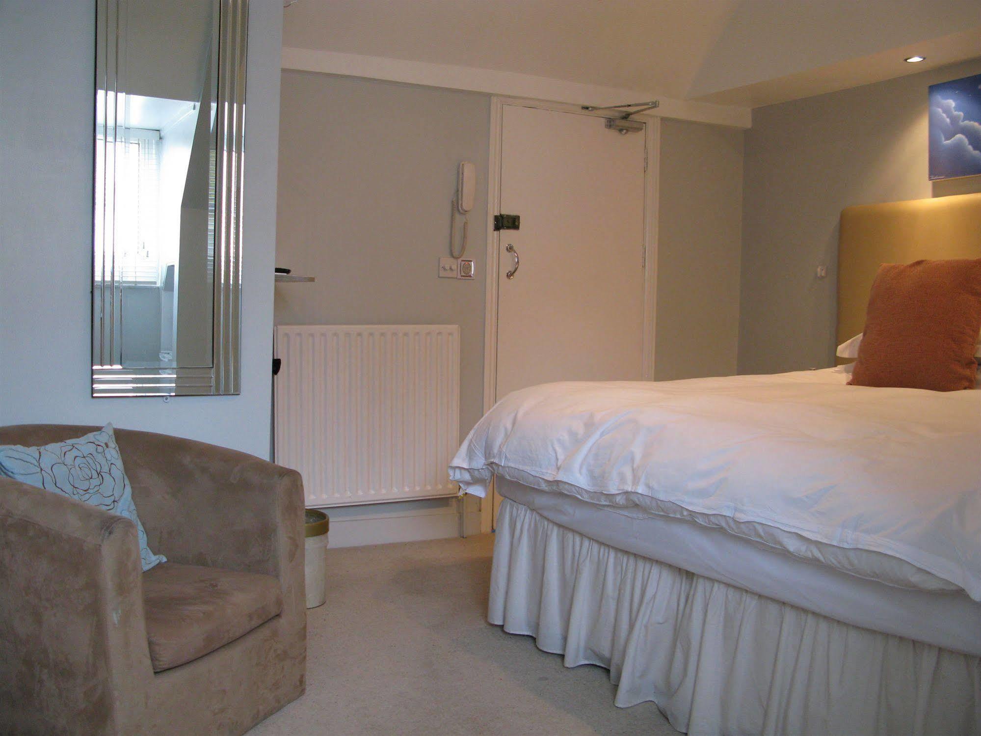 Oyo Lifestyle Hotel Sea Breeze Brighton Eksteriør billede