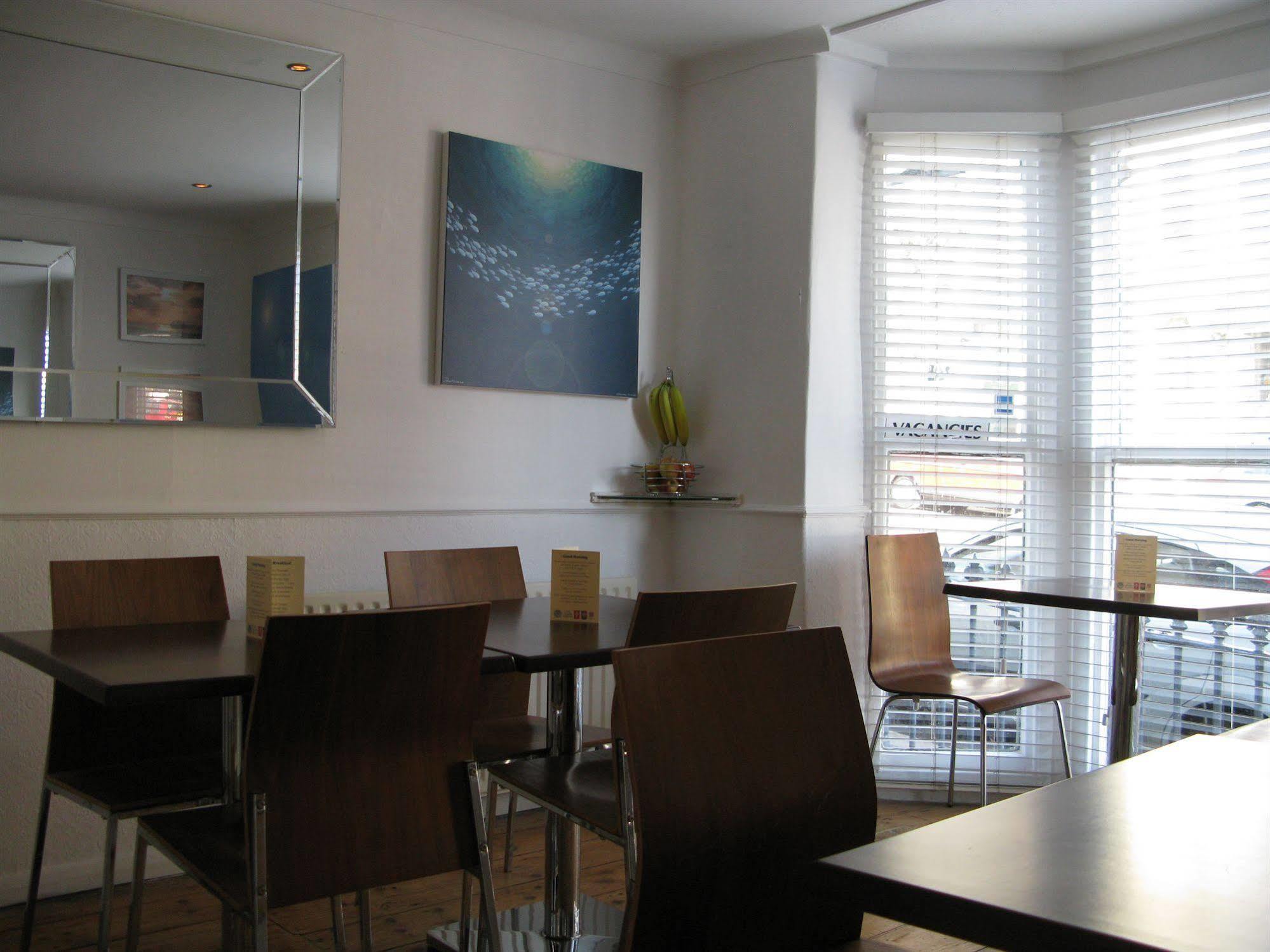 Oyo Lifestyle Hotel Sea Breeze Brighton Eksteriør billede
