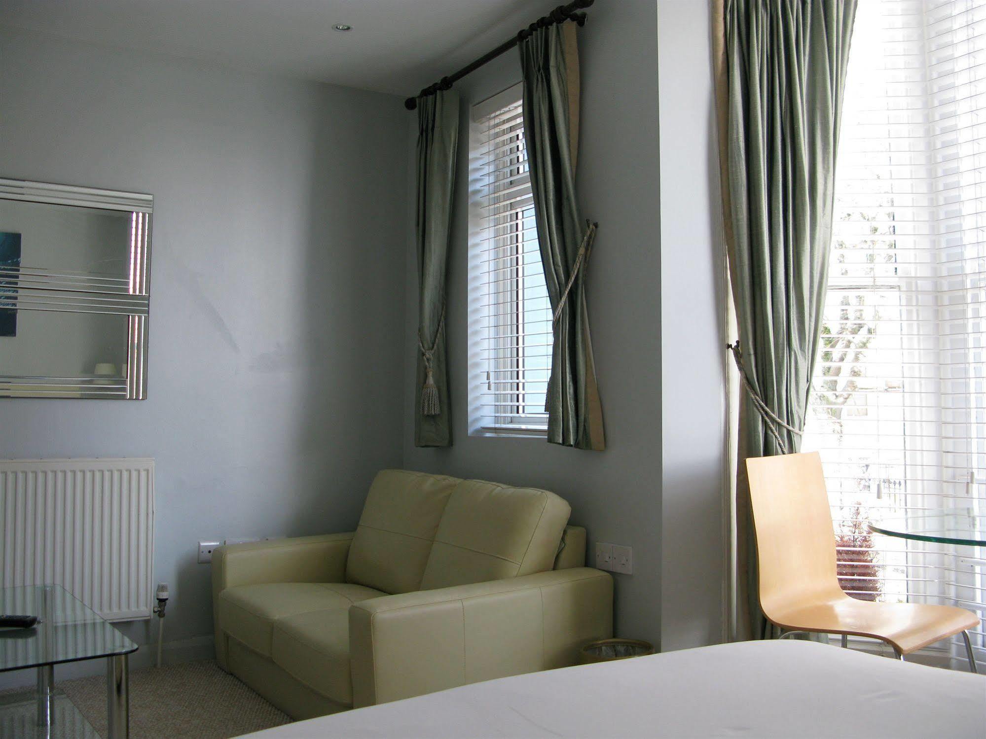 Oyo Lifestyle Hotel Sea Breeze Brighton Eksteriør billede