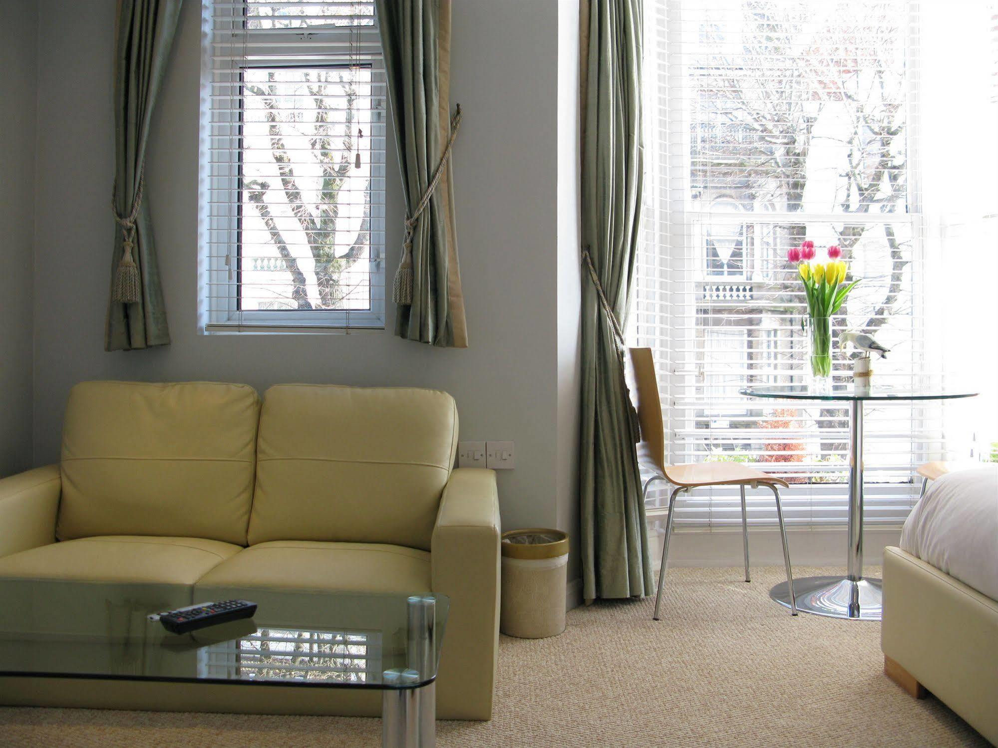 Oyo Lifestyle Hotel Sea Breeze Brighton Eksteriør billede
